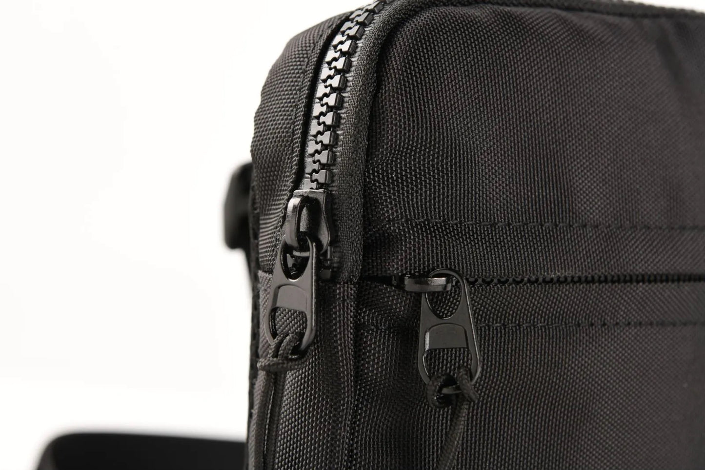 Kool Hare unisex Cross Bag
